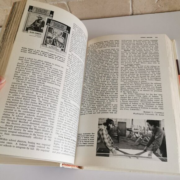 1975 Year Book Encyclopedia Vintage Birthday Gift Annual Recap Grolier Gen X Xen - Picture 9 of 10